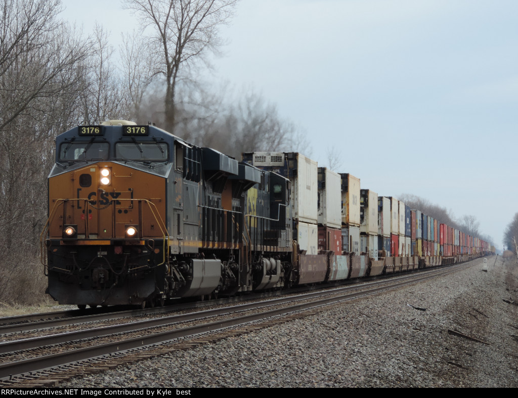 CSX 3176 on I169 